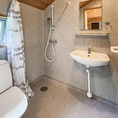 2 Bedroom Stunning In 펜션 바일레